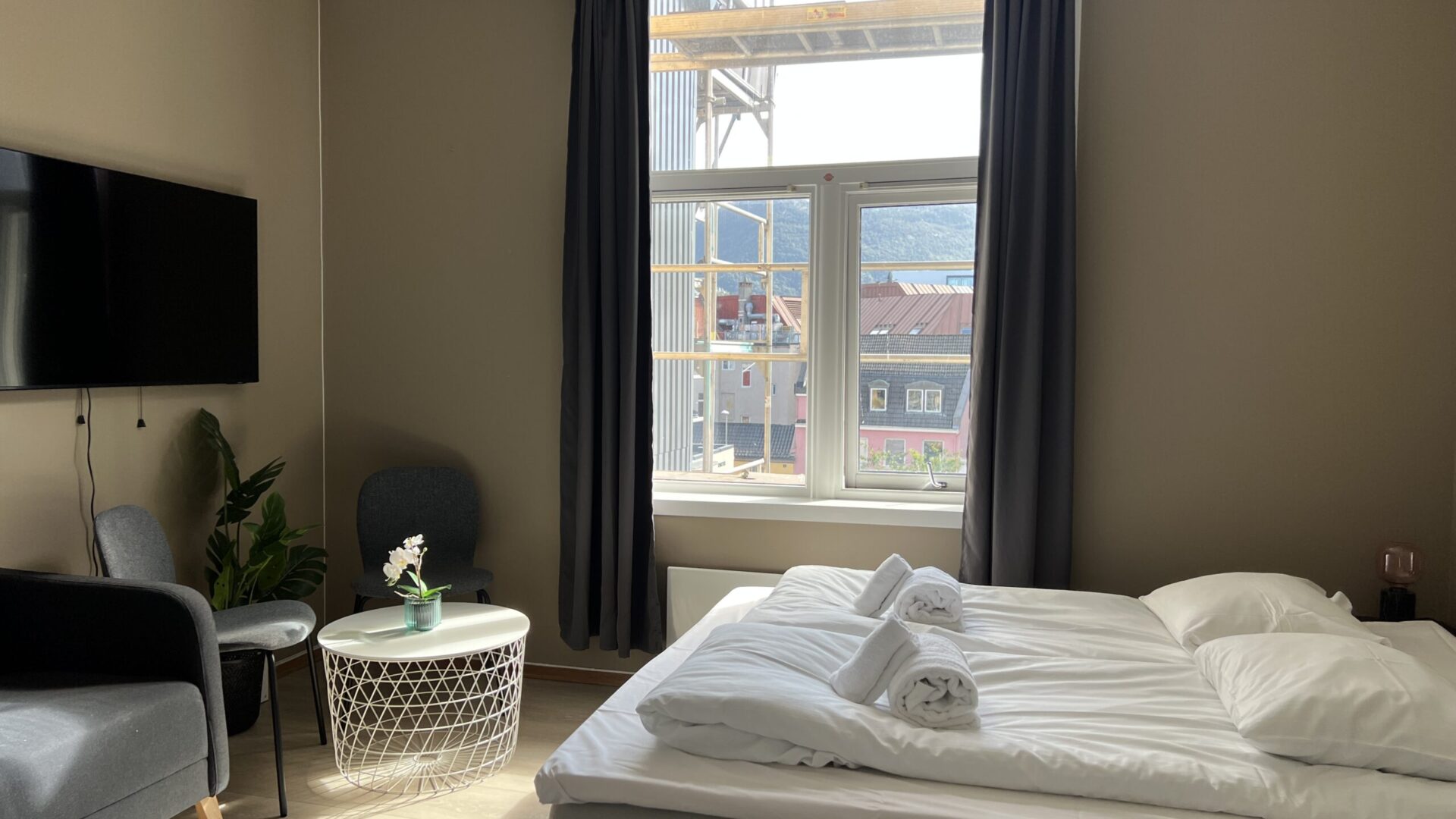 TV bedroom